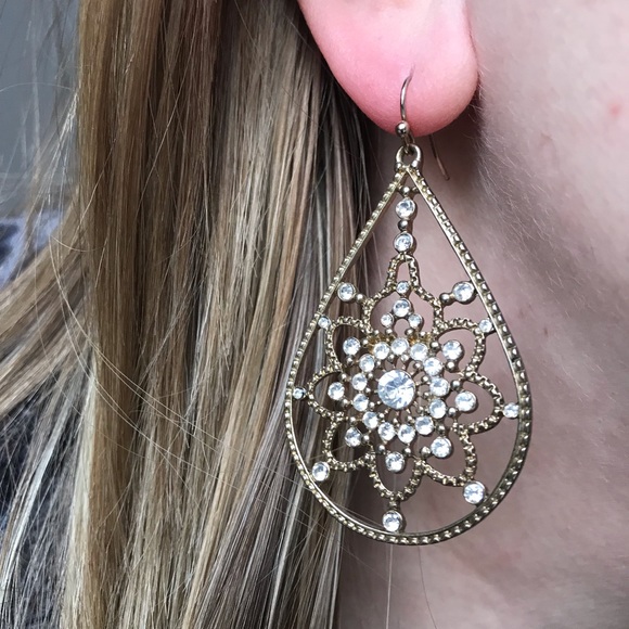 DONATING 8/1! | Forever 21 | teardrop earrings - Picture 1 of 3